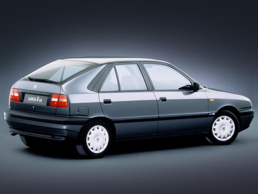  Lancia Delta 1993 года  (фото 8 из 11)